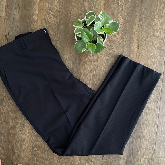 Jos A Bank Slim Fit Suit & Pant - Picture 4 of 5